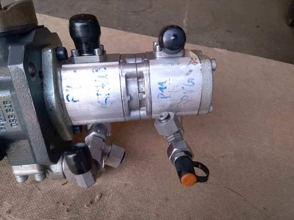 Rexroth 1515800013 - - Bomba de dirección para Maquinaria de construcción: foto 1 Rexroth 1515800013 - - Bomba de dirección para Maquinaria de construcción: foto 1