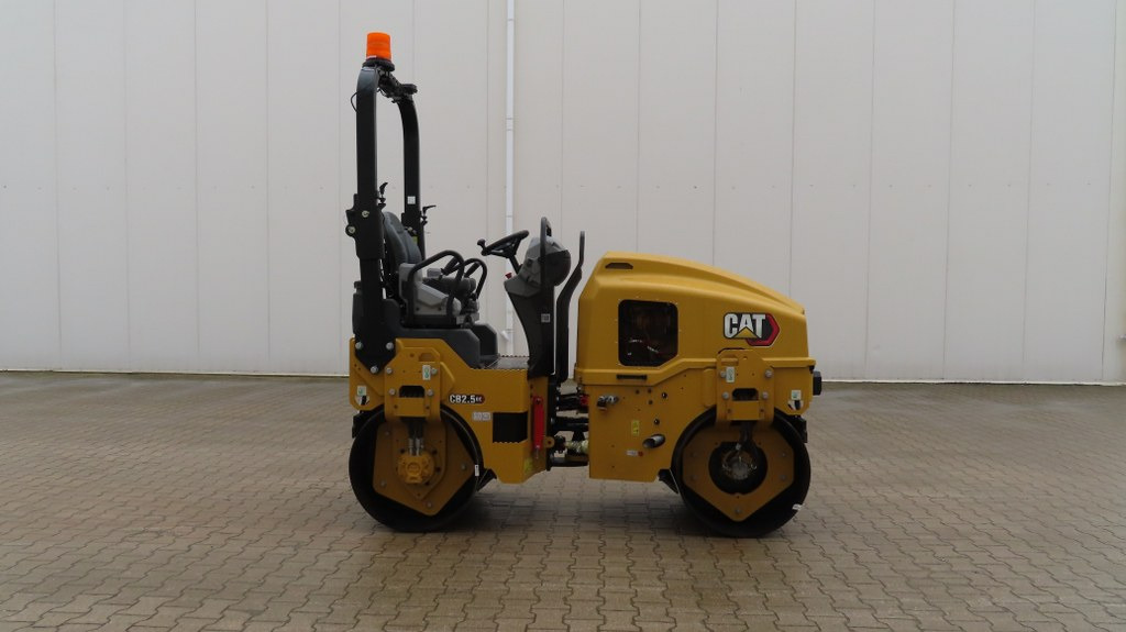 Caterpillar CB 2.5 GC - Apisonadora de asfalto: foto 1 Caterpillar CB 2.5 GC - Apisonadora de asfalto: foto 1