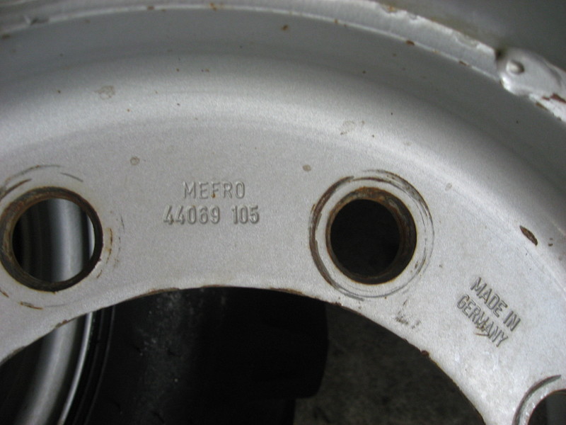 Disc 11x18" for tire size 12.0 / 75-18, Nr. 073403 for Merlo P 25.6 - Llanta para Manipulador telescópico: foto 2 Disc 11x18" for tire size 12.0 / 75-18, Nr. 073403 for Merlo P 25.6 - Llanta para Manipulador telescópico: foto 2