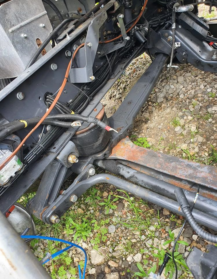 Kompletna przednia oś pneumatyczna przedni wózek z pojazdu Volvo FE z 2008 - Piezas de recambio para Camión: foto 1 Kompletna przednia oś pneumatyczna przedni wózek z pojazdu Volvo FE z 2008 - Piezas de recambio para Camión: foto 1