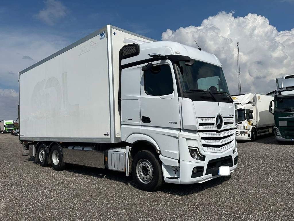 Mercedes-Benz Actros 2553 serie 7795 - Camión frigorífico: foto 2 Mercedes-Benz Actros 2553 serie 7795 - Camión frigorífico: foto 2