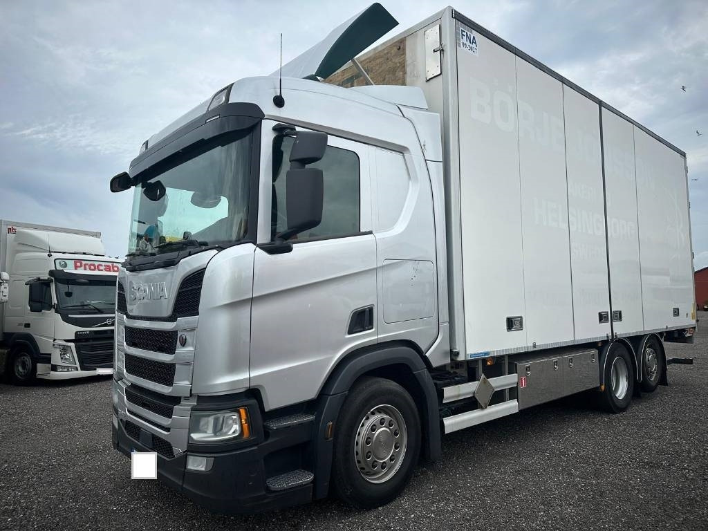 Scania R500B6X2*4NB Serie 0633 - Camión caja cerrada: foto 1 Scania R500B6X2*4NB Serie 0633 - Camión caja cerrada: foto 1
