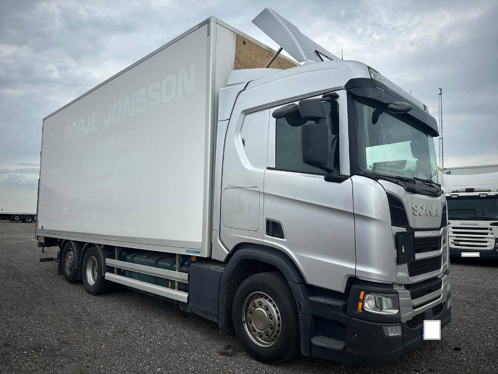 Scania R500B6X2*4NB Serie 8278 - Camión caja cerrada: foto 4 Scania R500B6X2*4NB Serie 8278 - Camión caja cerrada: foto 4