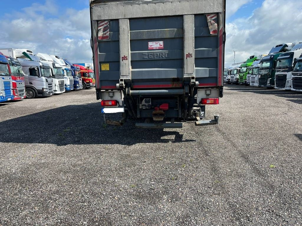 Camión caja cerrada Volvo FM 370 SERIE NR 3722: foto 6
