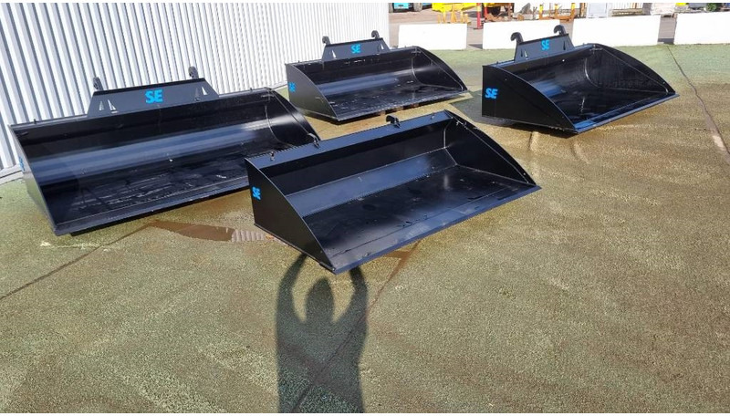 SE Equipment / Planeringsskopa / 2200 / 2400/ 2500 - Cazo para Maquinaria de construcción: foto 1 SE Equipment / Planeringsskopa / 2200 / 2400/ 2500 - Cazo para Maquinaria de construcción: foto 1