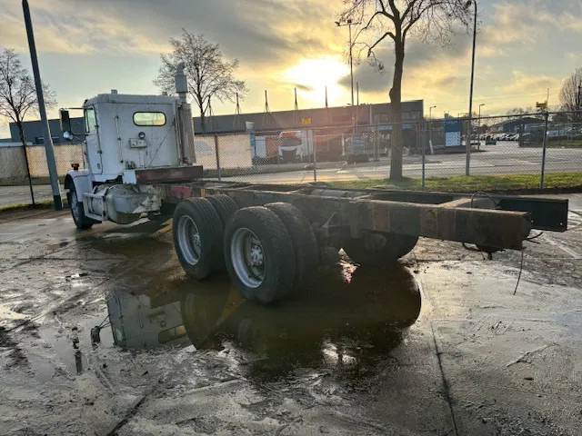 Freightliner 3 AXLE RIGID 6x4 chassis cabine - Camión chasis: foto 3 Freightliner 3 AXLE RIGID 6x4 chassis cabine - Camión chasis: foto 3