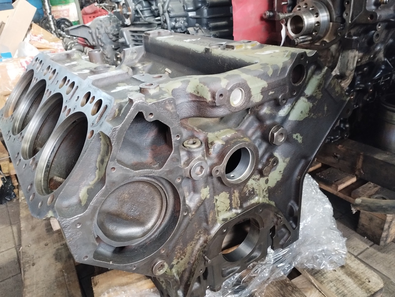 BLOK SILNIKA Mercedes OM 402 V8 - Bloque de cilindros para Camión: foto 3 BLOK SILNIKA Mercedes OM 402 V8 - Bloque de cilindros para Camión: foto 3