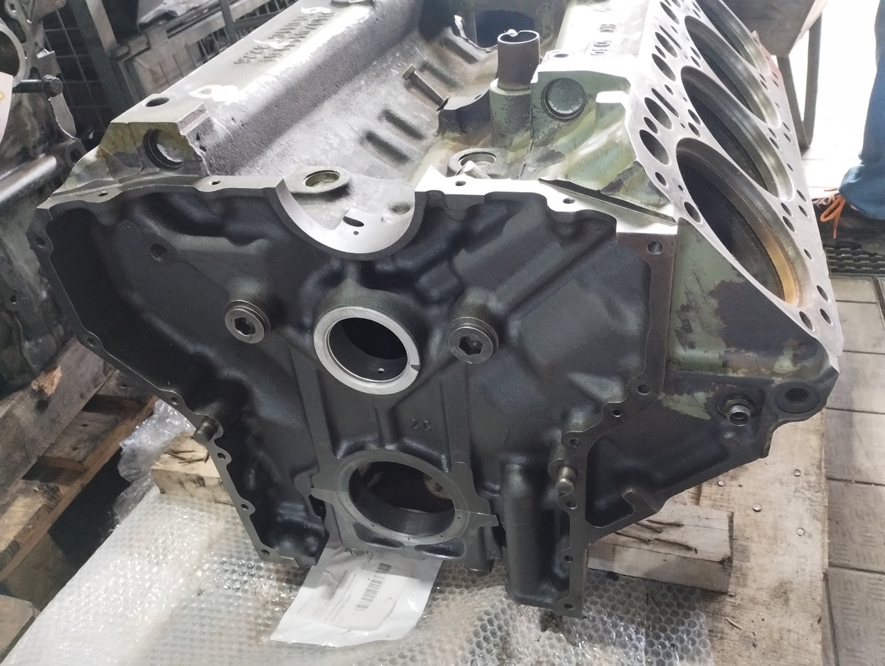 BLOK SILNIKA Mercedes OM 402 V8 - Bloque de cilindros para Camión: foto 4 BLOK SILNIKA Mercedes OM 402 V8 - Bloque de cilindros para Camión: foto 4