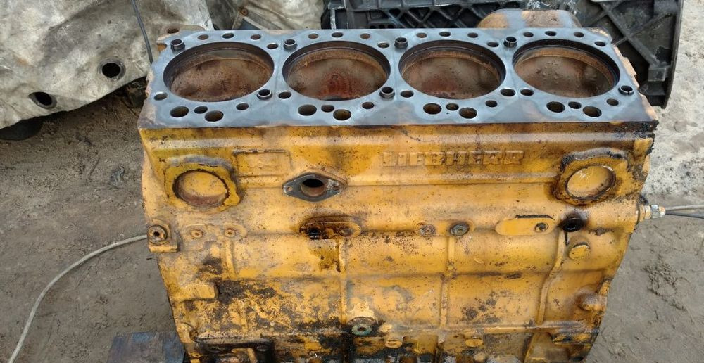 Blok Silnika LIEBHERR D904 D 904 NA 904 T CZĘŚCI WAŁ KORBOWY GŁOWICA TŁOK - Bloque de cilindros para Maquinaria de construcción: foto 4 Blok Silnika LIEBHERR D904 D 904 NA 904 T CZĘŚCI WAŁ KORBOWY GŁOWICA TŁOK - Bloque de cilindros para Maquinaria de construcción: foto 4