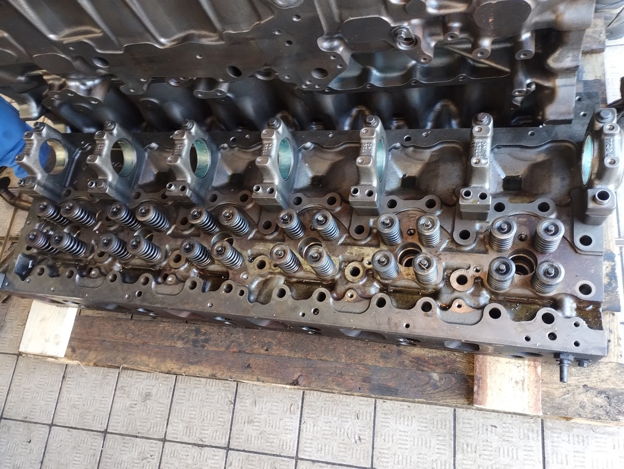 GŁOWICA SILNIKA VOLVO FH FH5 D13 460 500 550 2023 232523115 P 23477606 1002143 - Cabezal de bloque: foto 1 GŁOWICA SILNIKA VOLVO FH FH5 D13 460 500 550 2023 232523115 P 23477606 1002143 - Cabezal de bloque: foto 1