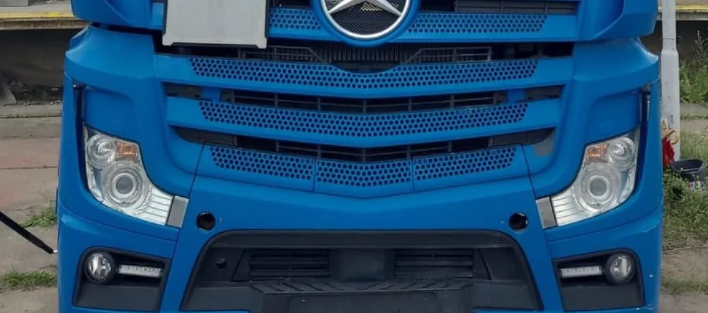 ZDERZAK KOMPLETNY PRZÓD REFLEKTORY ACTROS MP4 BIG SPACE - Carrocería y exterior para Camión: foto 1 ZDERZAK KOMPLETNY PRZÓD REFLEKTORY ACTROS MP4 BIG SPACE - Carrocería y exterior para Camión: foto 1