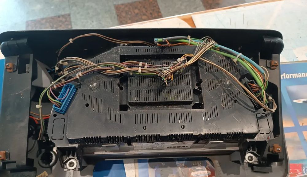 Zegary Licznik IVECO STRALIS 504025356 - Sistema eléctrico para Camión: foto 3 Zegary Licznik IVECO STRALIS 504025356 - Sistema eléctrico para Camión: foto 3