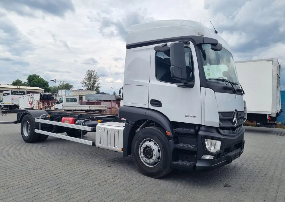 Mercedes-Benz Actros 1836 - Camión lona: foto 2 Mercedes-Benz Actros 1836 - Camión lona: foto 2