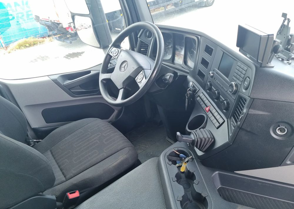 Mercedes-Benz Antos 1830   rozstaw osi 3,60 - Camión chasis: foto 4 Mercedes-Benz Antos 1830   rozstaw osi 3,60 - Camión chasis: foto 4