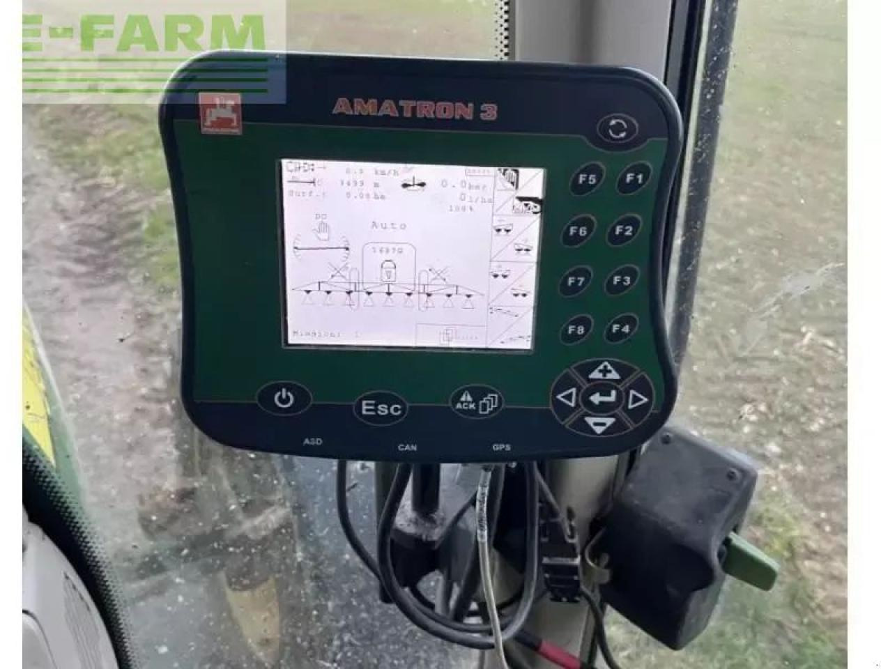 Amazone ux 3200 - Pulverizador arrastrado: foto 3 Amazone ux 3200 - Pulverizador arrastrado: foto 3