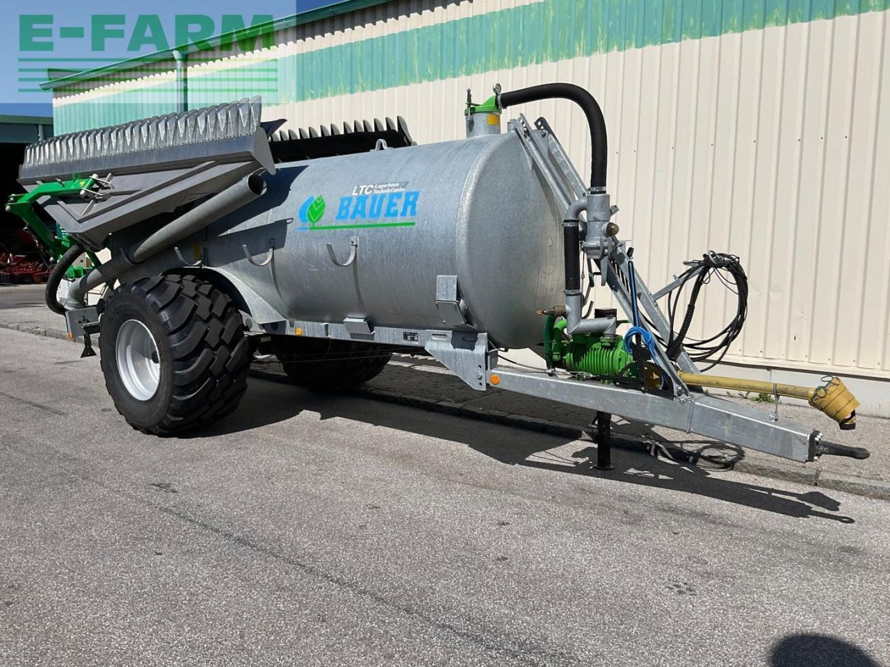 Bauer V 81 mit Schleppfix SFA 9 - Maquinaria para fertilización: foto 1 Bauer V 81 mit Schleppfix SFA 9 - Maquinaria para fertilización: foto 1