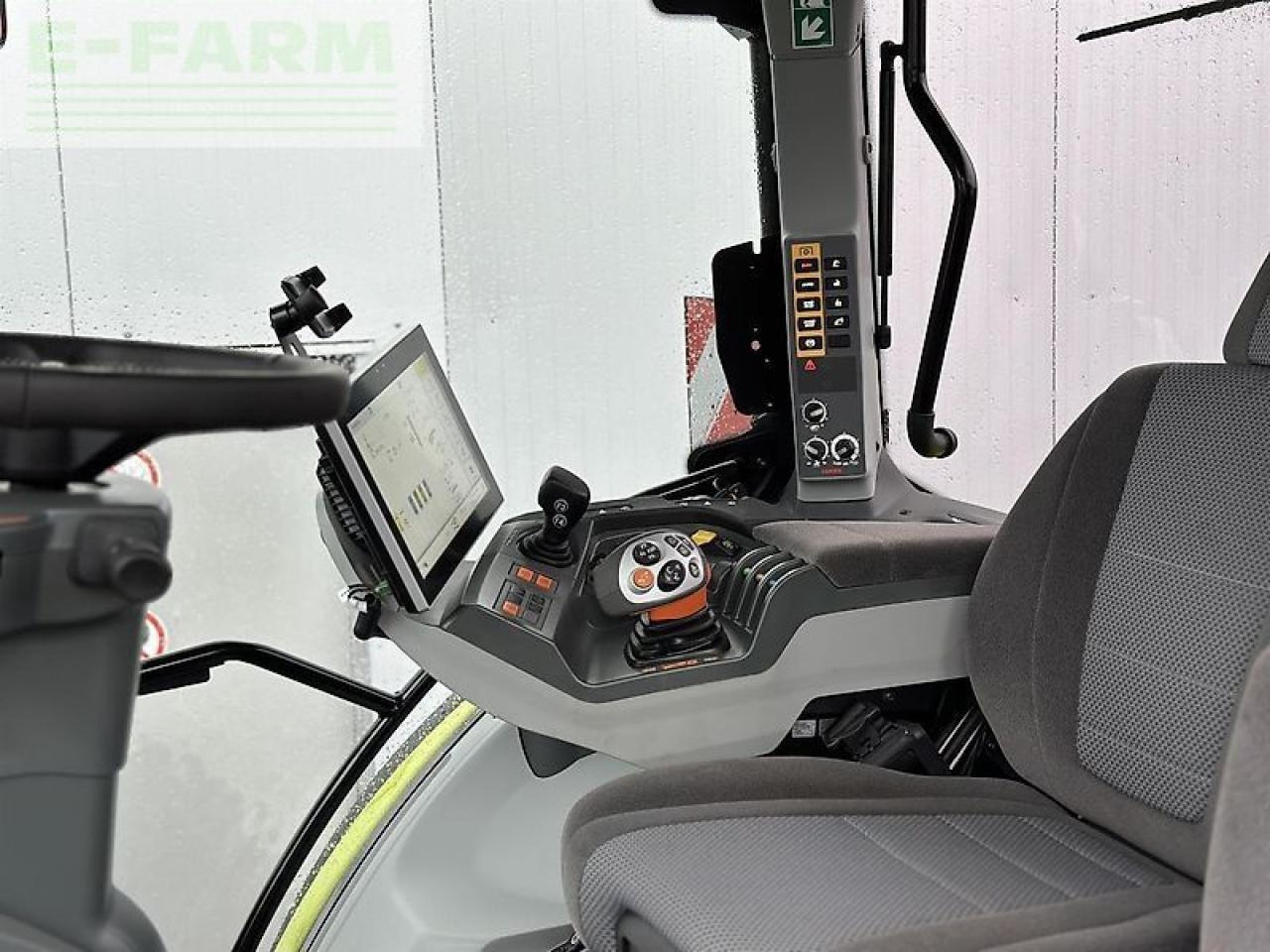 CLAAS arion 550 cebis cmatic a95 CMATIC CEBIS - Tractor: foto 4 CLAAS arion 550 cebis cmatic a95 CMATIC CEBIS - Tractor: foto 4
