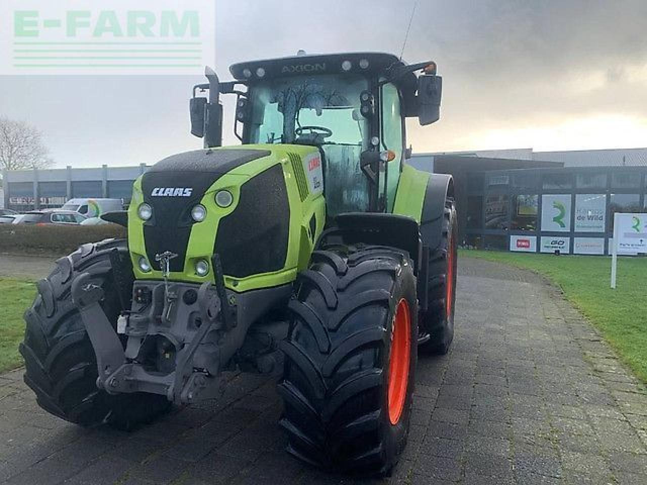 CLAAS axion 810 cis+ - Tractor: foto 2 CLAAS axion 810 cis+ - Tractor: foto 2