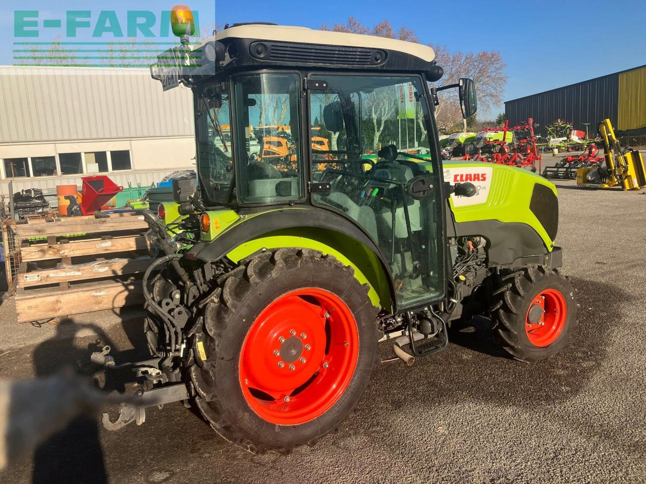 CLAAS nexos 220 ve cabine 4rm - Tractor: foto 2 CLAAS nexos 220 ve cabine 4rm - Tractor: foto 2