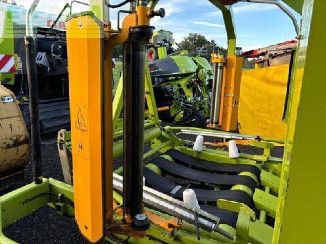 Empacadora de pacas cuadradas CLAAS rollant 255 rc uniwrap, presse: foto 7