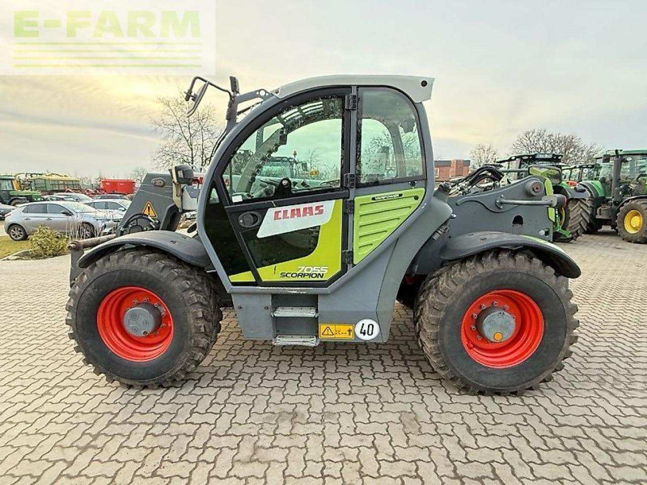 CLAAS scorpion 7055 - Manipulador telescópico: foto 2 CLAAS scorpion 7055 - Manipulador telescópico: foto 2