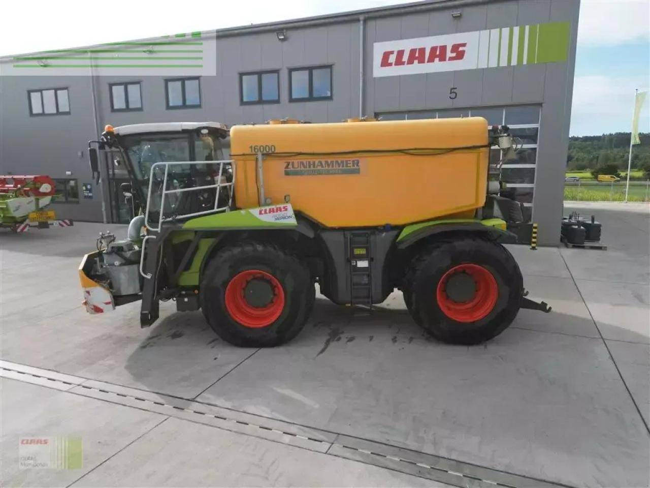 CLAAS xerion 4000 saddle trac SADDLE TRAC - Pulverizador autopropulsado: foto 3 CLAAS xerion 4000 saddle trac SADDLE TRAC - Pulverizador autopropulsado: foto 3