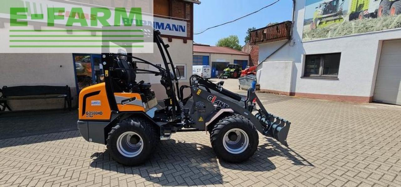 Giant g 2500 x-tra hd y, kompaktradlader mit euro-aufnahme, 2,4 t, niedriges hubgerüst - Cargadora de ruedas: foto 1 Giant g 2500 x-tra hd y, kompaktradlader mit euro-aufnahme, 2,4 t, niedriges hubgerüst - Cargadora de ruedas: foto 1