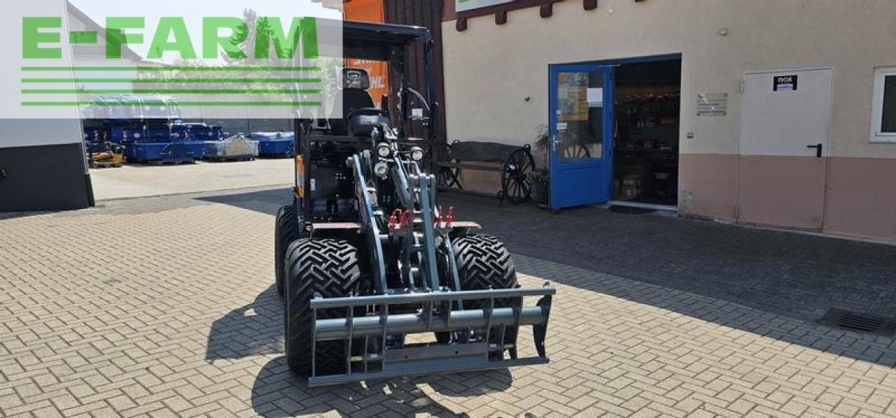 Giant g 2500 x-tra hd y, kompaktradlader mit euro-aufnahme, 2,4 t, niedriges hubgerüst - Cargadora de ruedas: foto 4 Giant g 2500 x-tra hd y, kompaktradlader mit euro-aufnahme, 2,4 t, niedriges hubgerüst - Cargadora de ruedas: foto 4