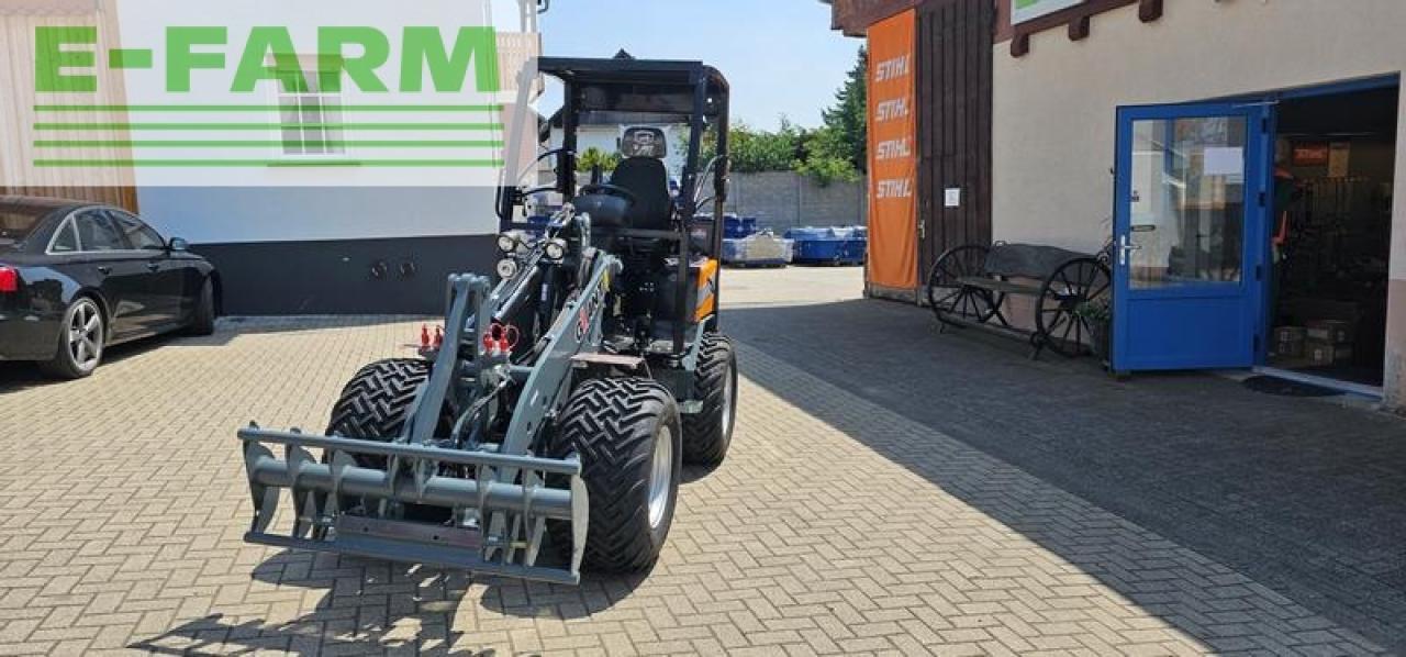 Giant g 2500 x-tra hd y, kompaktradlader mit euro-aufnahme, 2,4 t, niedriges hubgerüst - Cargadora de ruedas: foto 3 Giant g 2500 x-tra hd y, kompaktradlader mit euro-aufnahme, 2,4 t, niedriges hubgerüst - Cargadora de ruedas: foto 3