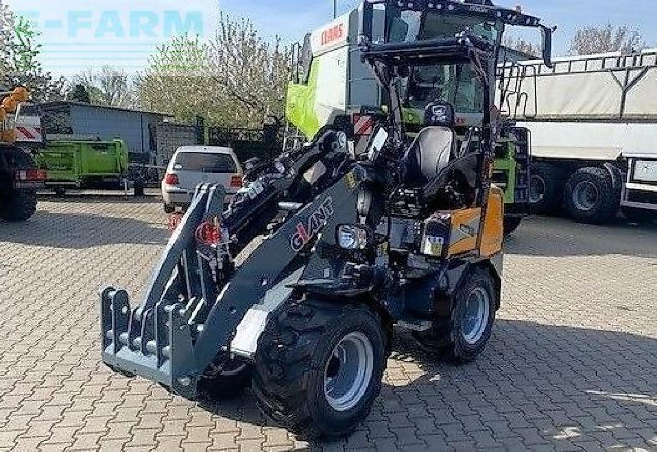 Giant g2300 hd vorführmaschine - Miniexcavadora: foto 2 Giant g2300 hd vorführmaschine - Miniexcavadora: foto 2
