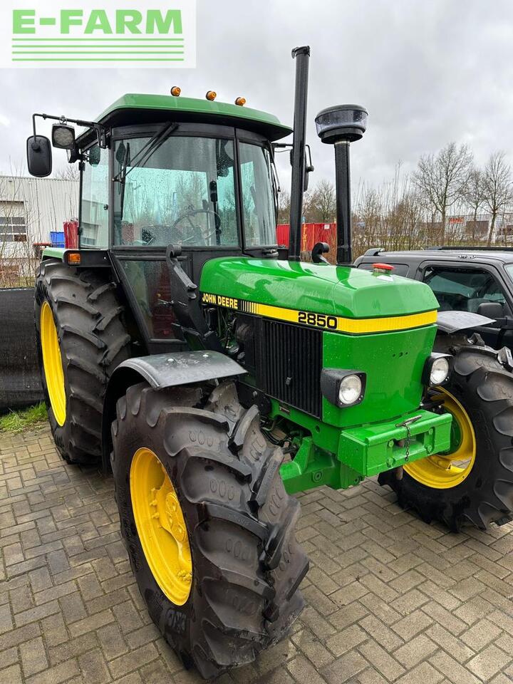John Deere 2850 - Tractor: foto 1 John Deere 2850 - Tractor: foto 1