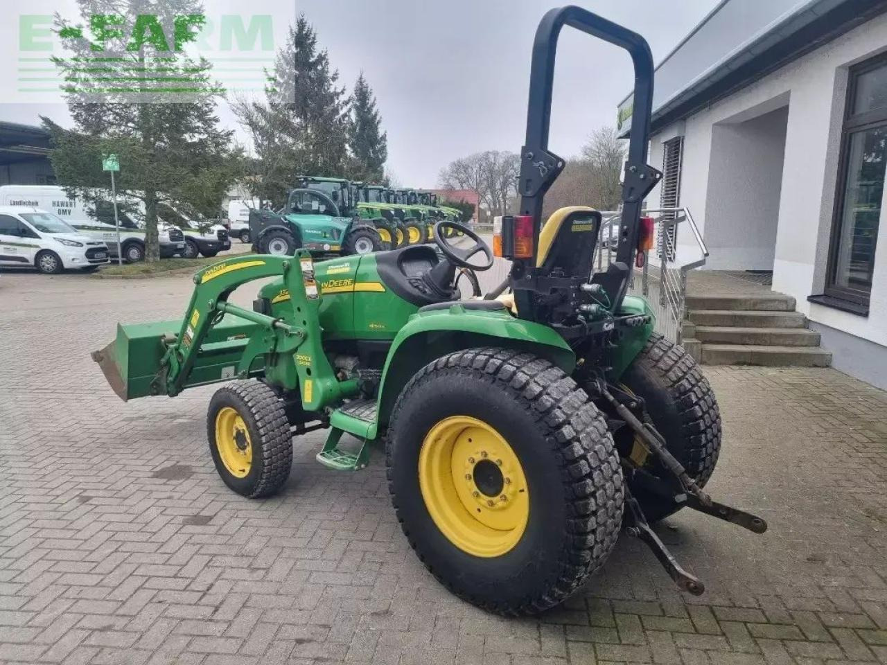 John Deere 3320 my11 - Tractor: foto 5 John Deere 3320 my11 - Tractor: foto 5