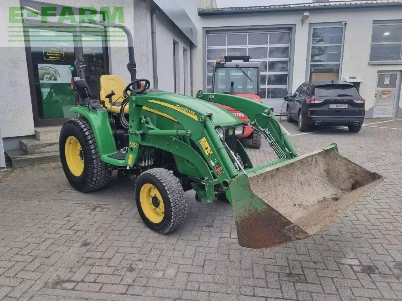 John Deere 3320 my11 - Tractor: foto 2 John Deere 3320 my11 - Tractor: foto 2