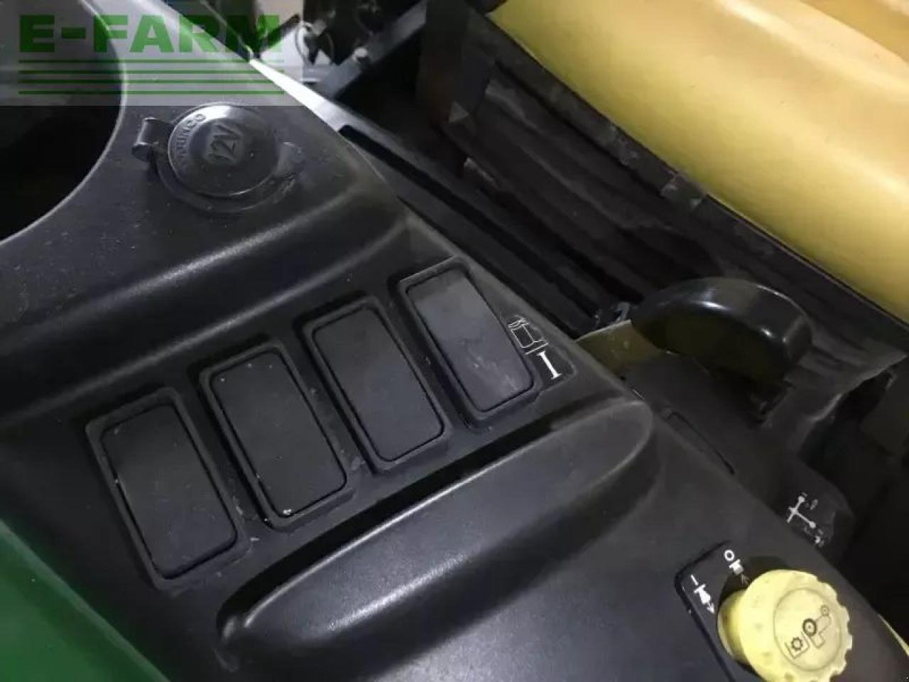 Tractor John Deere 3320 my11: foto 17