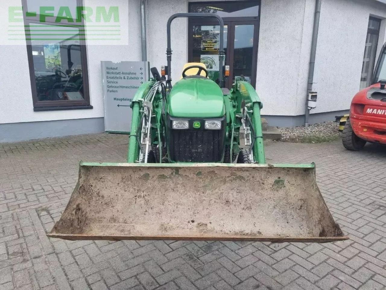 John Deere 3320 my11 - Tractor: foto 3 John Deere 3320 my11 - Tractor: foto 3