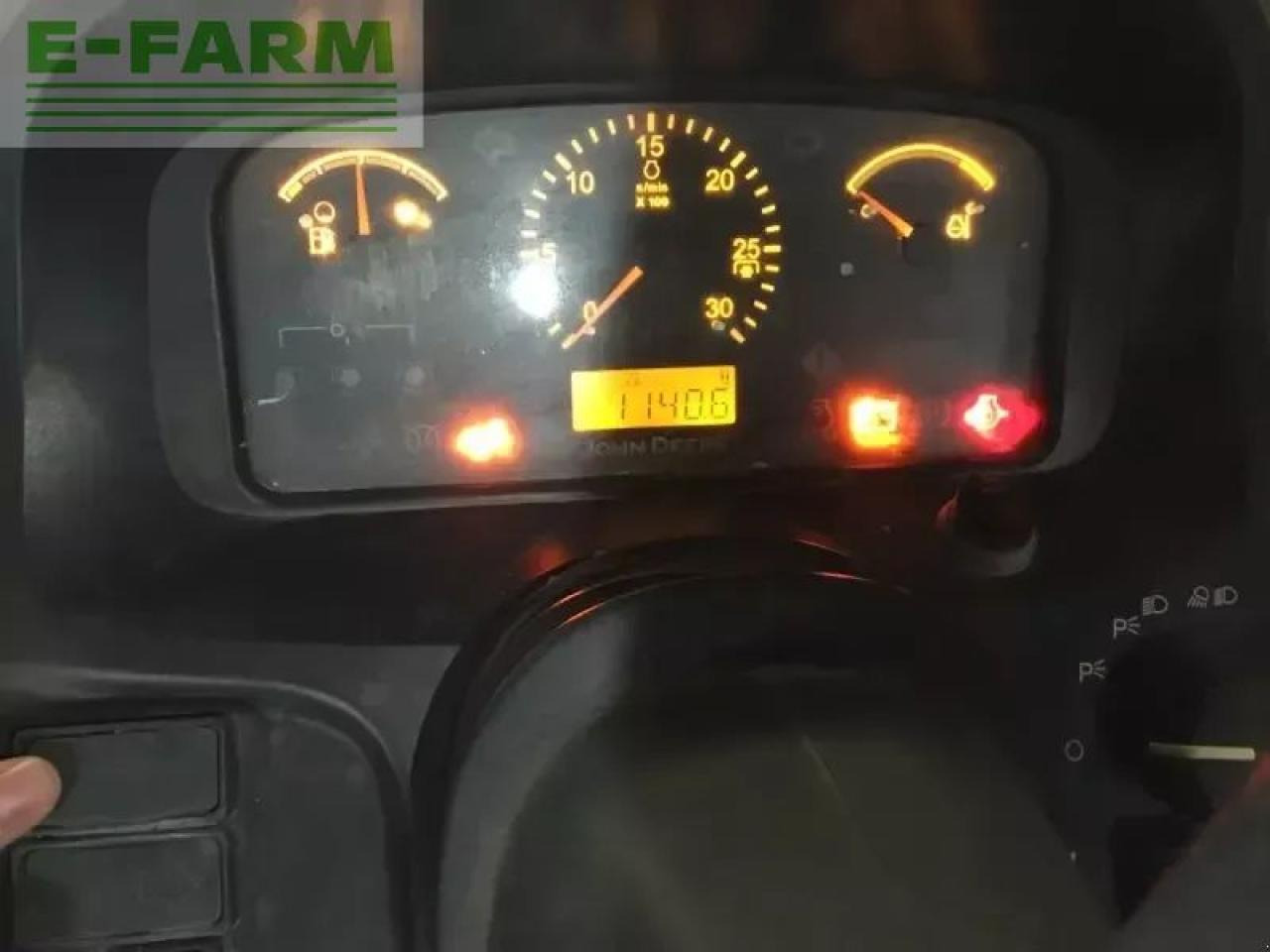 Tractor John Deere 3320 my11: foto 12
