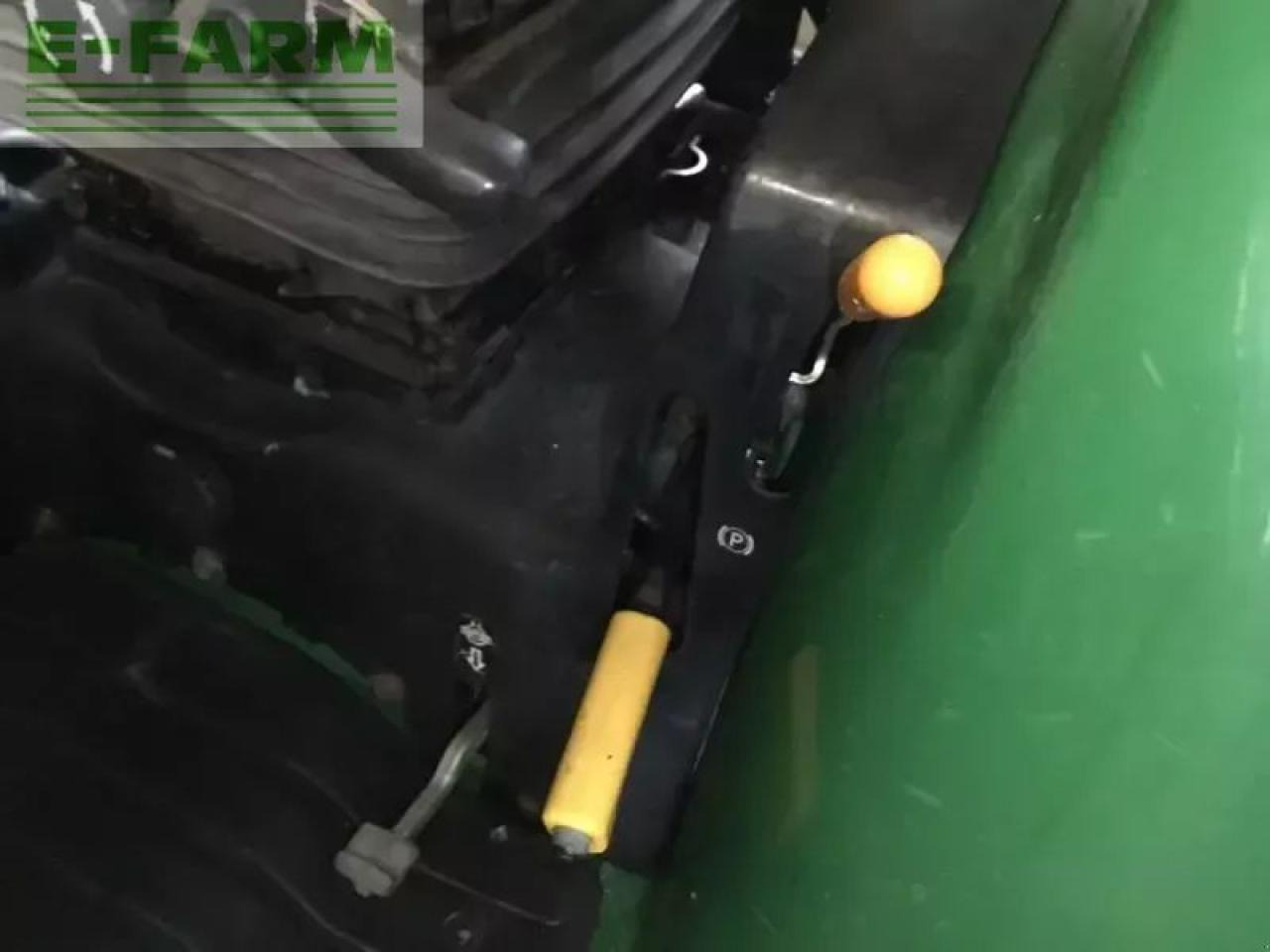 Tractor John Deere 3320 my11: foto 16