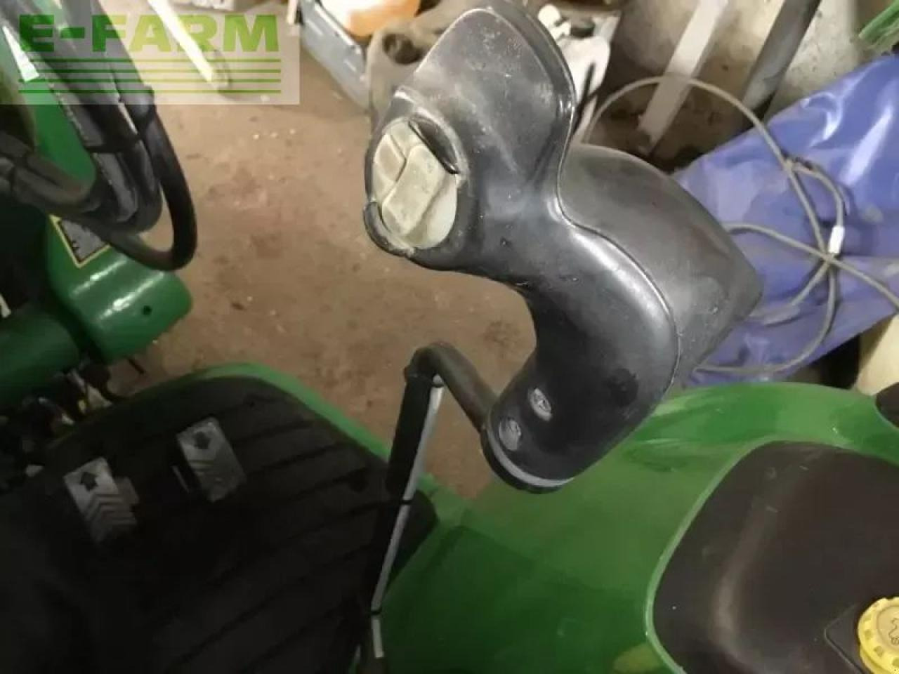 Tractor John Deere 3320 my11: foto 9