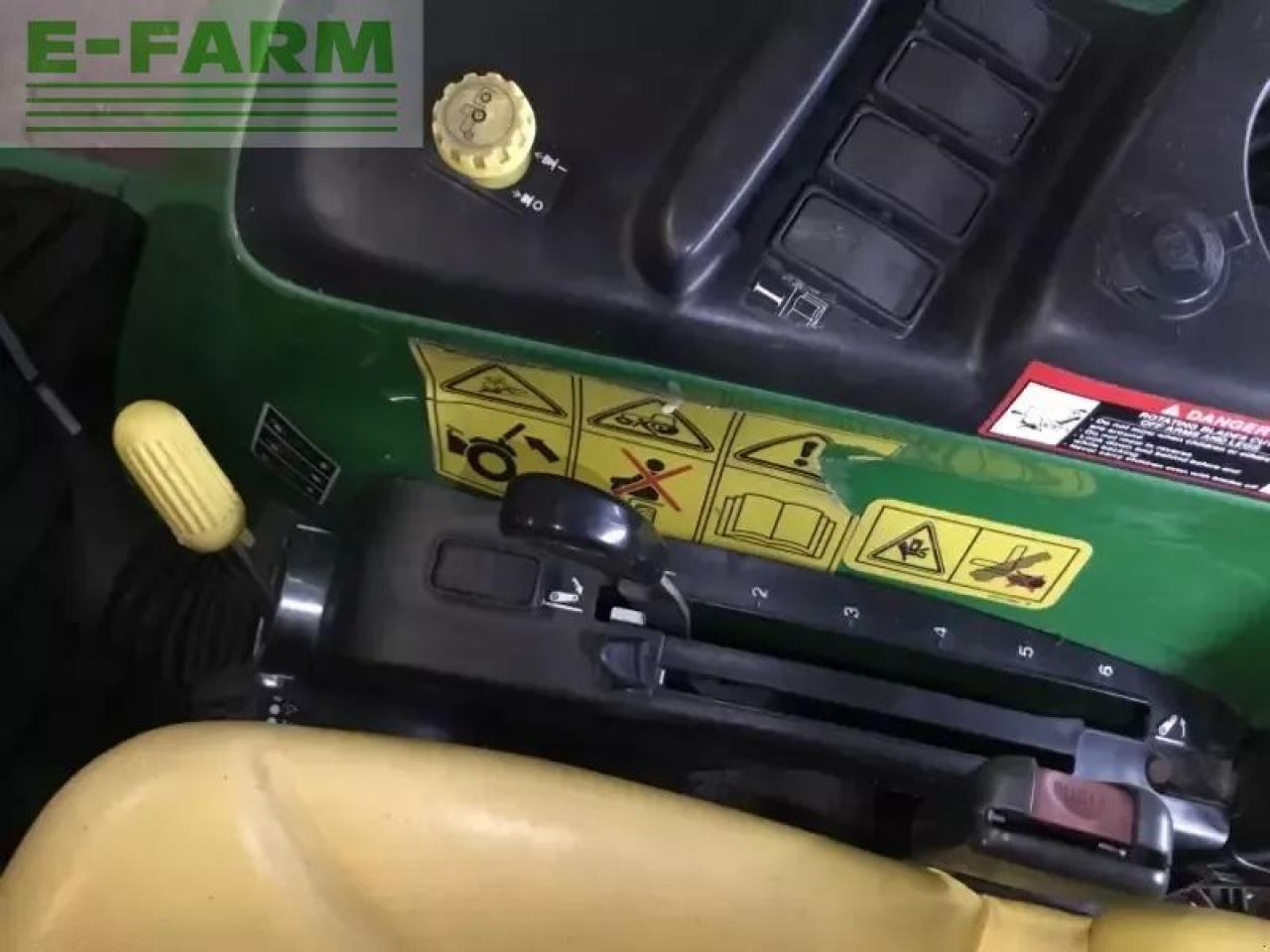 Tractor John Deere 3320 my11: foto 13