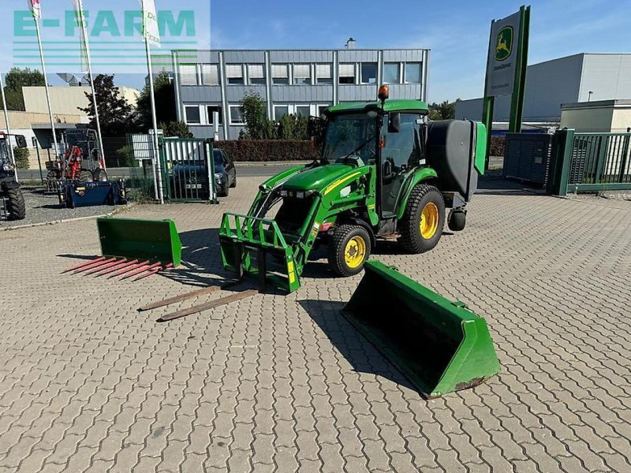 John Deere 3720 - Tractor: foto 1 John Deere 3720 - Tractor: foto 1