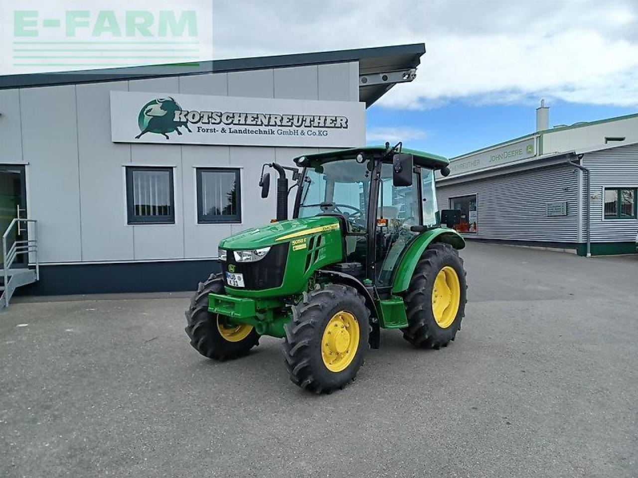 John Deere 5058e - Tractor: foto 1 John Deere 5058e - Tractor: foto 1