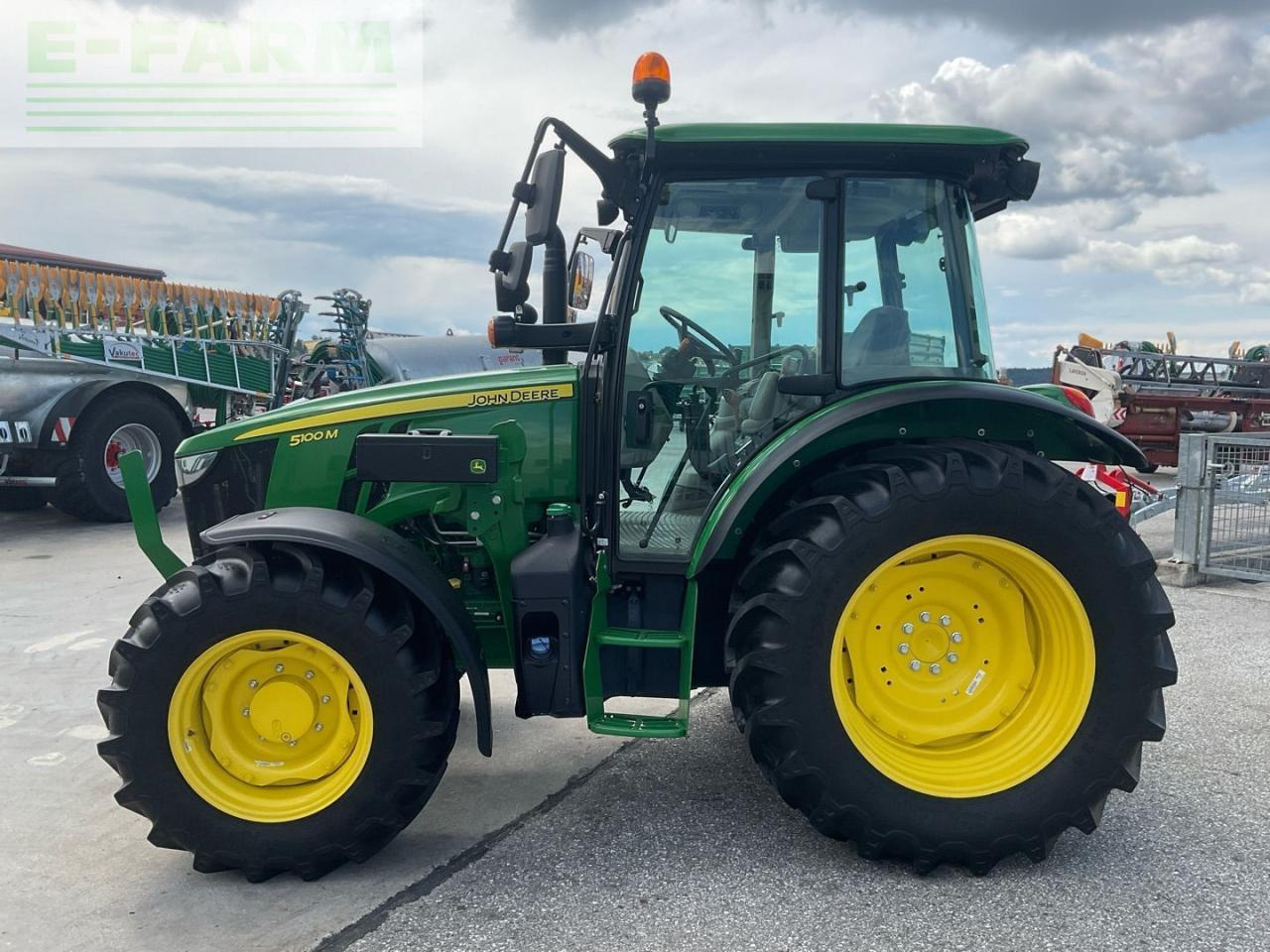 John Deere 5100M - Tractor: foto 2 John Deere 5100M - Tractor: foto 2