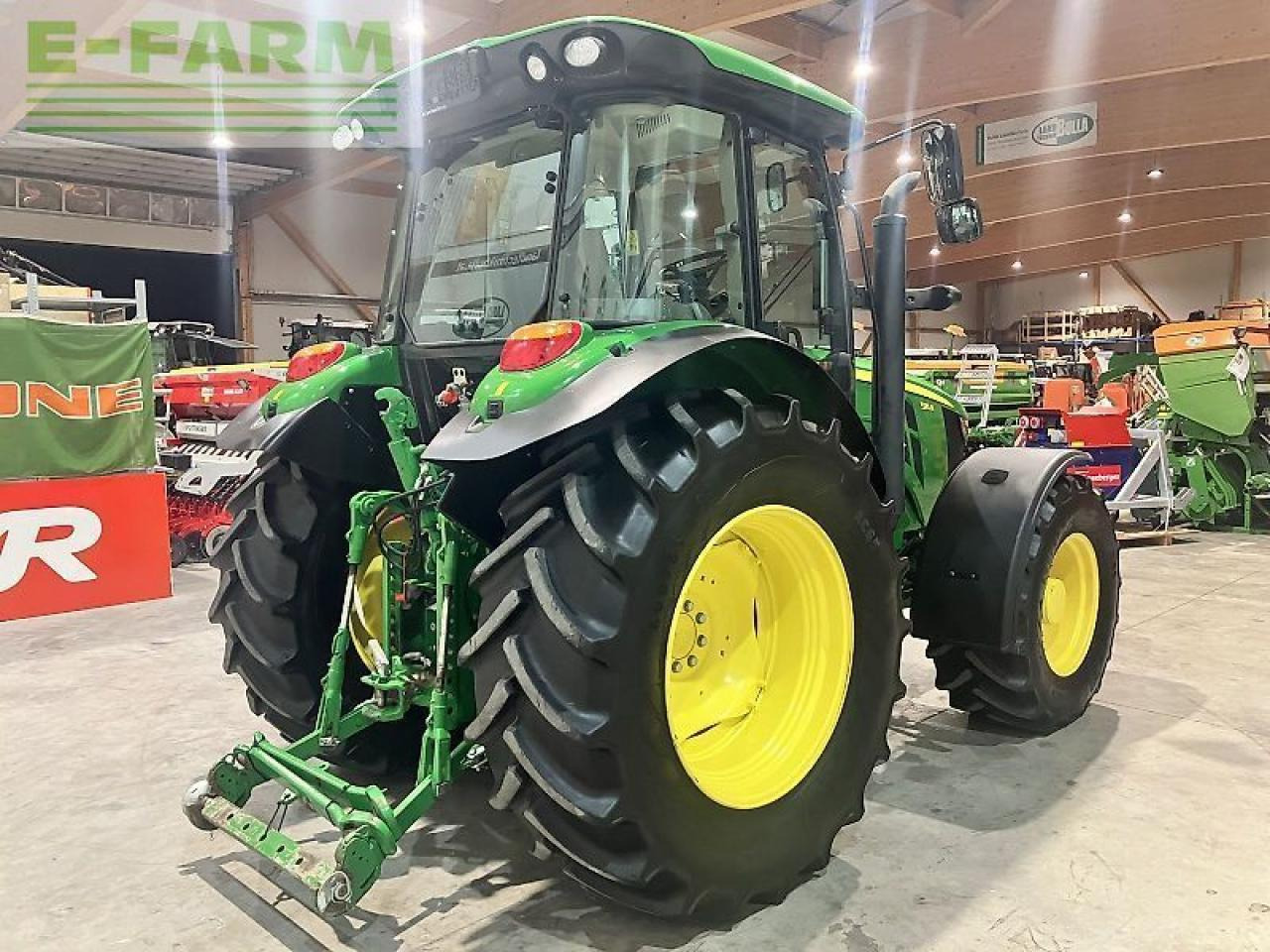 John Deere 5115r - Tractor: foto 3 John Deere 5115r - Tractor: foto 3