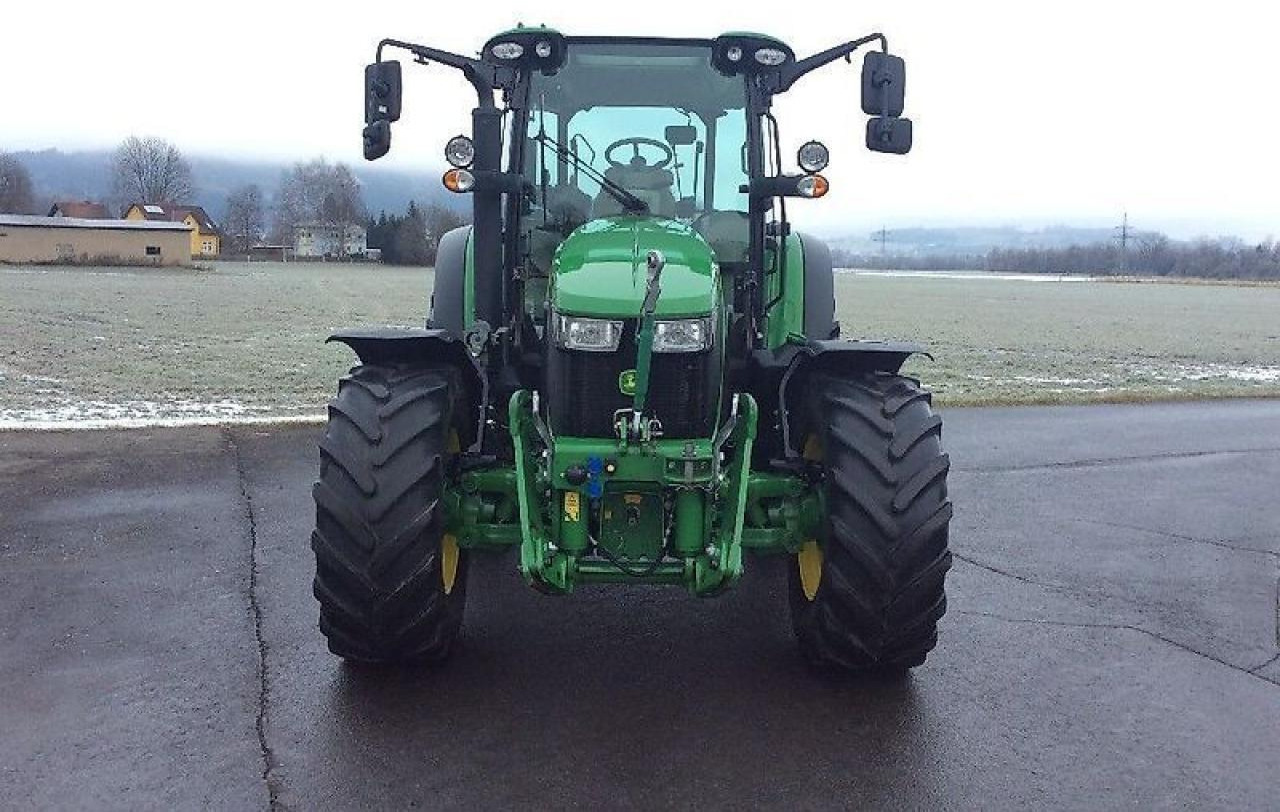 John Deere 5125 r - Tractor: foto 2 John Deere 5125 r - Tractor: foto 2