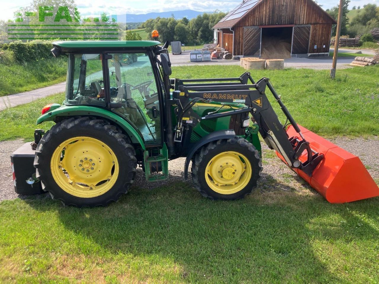 John Deere 5820 - Tractor: foto 5 John Deere 5820 - Tractor: foto 5