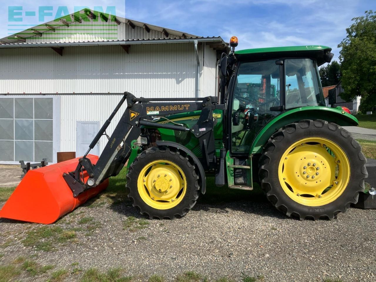 John Deere 5820 - Tractor: foto 2 John Deere 5820 - Tractor: foto 2