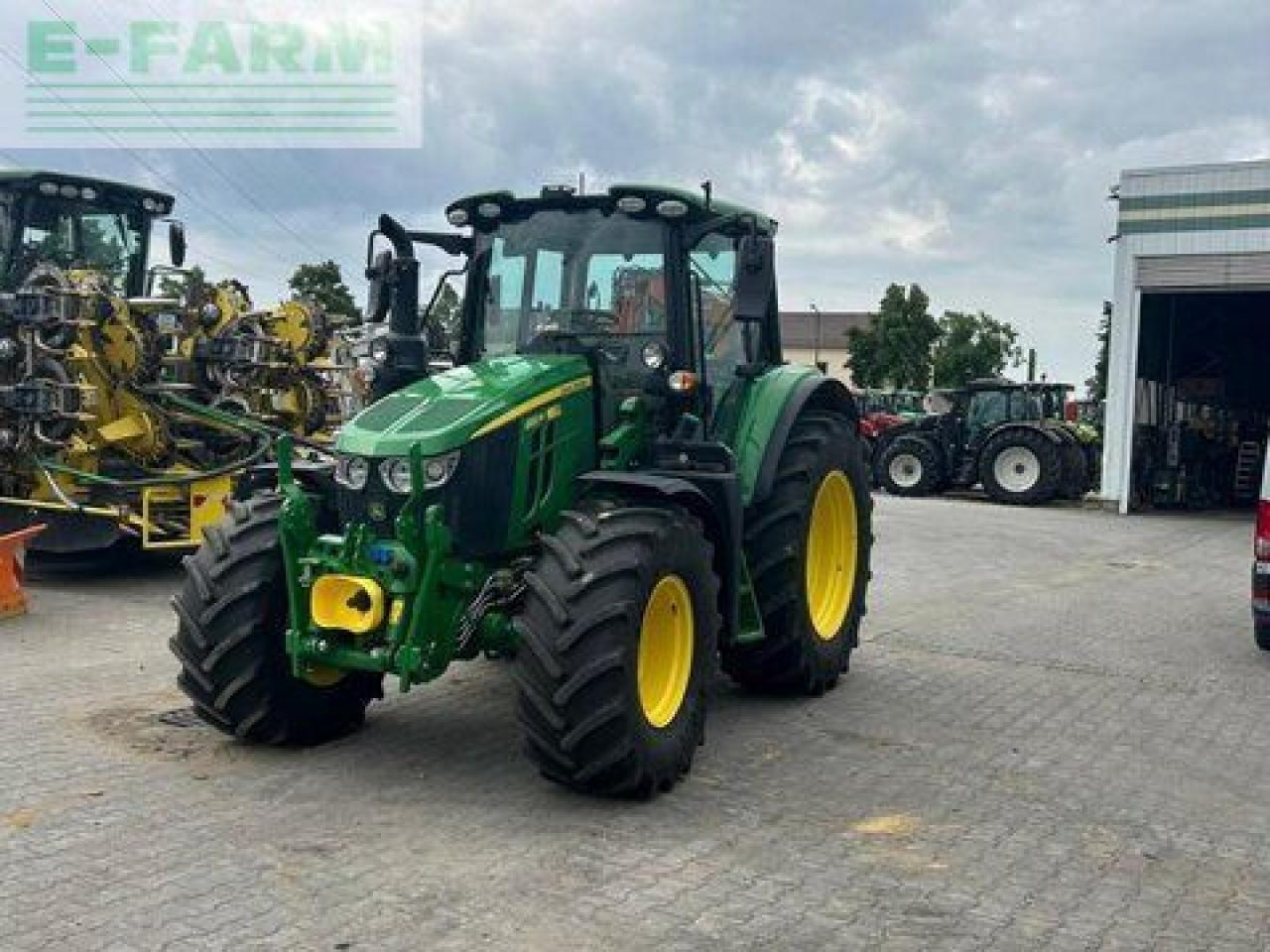 John Deere 6120m - Tractor: foto 1 John Deere 6120m - Tractor: foto 1