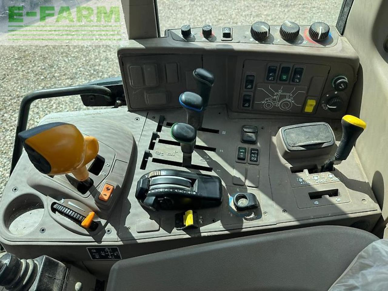 Tractor John Deere 6155m: foto 11