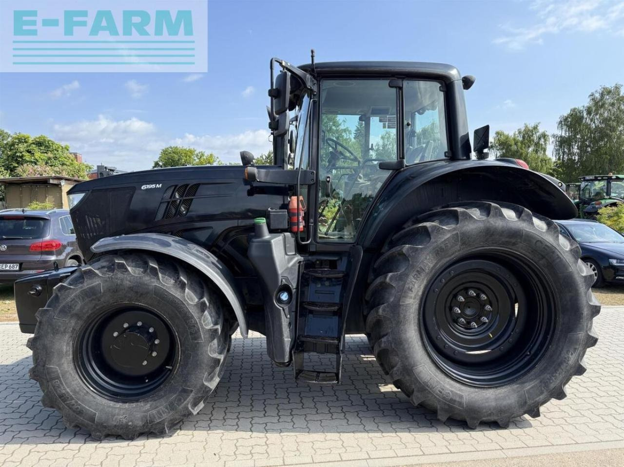 John Deere 6195m black - Tractor: foto 2 John Deere 6195m black - Tractor: foto 2