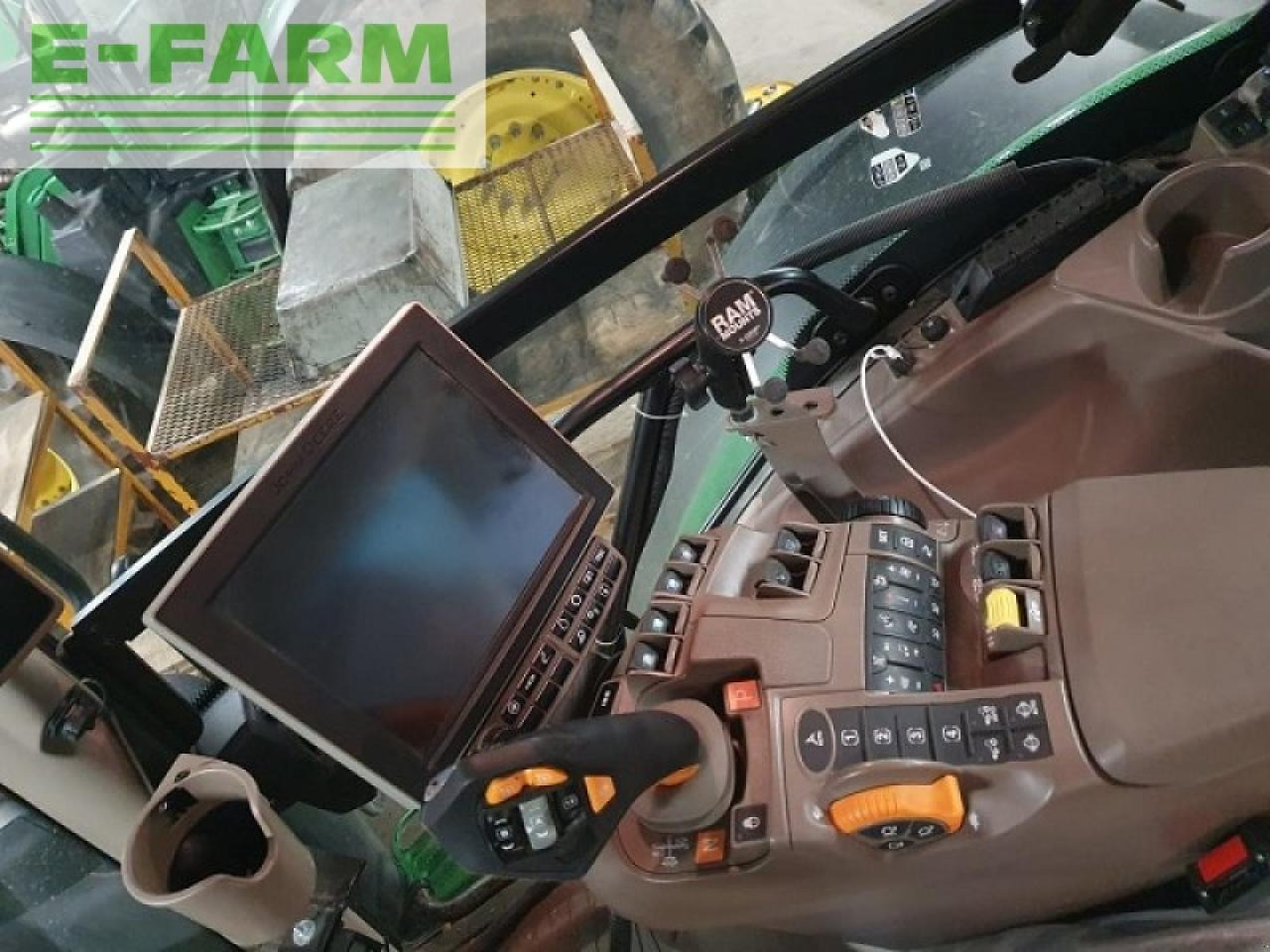 John Deere 6r 215 - Tractor: foto 5 John Deere 6r 215 - Tractor: foto 5